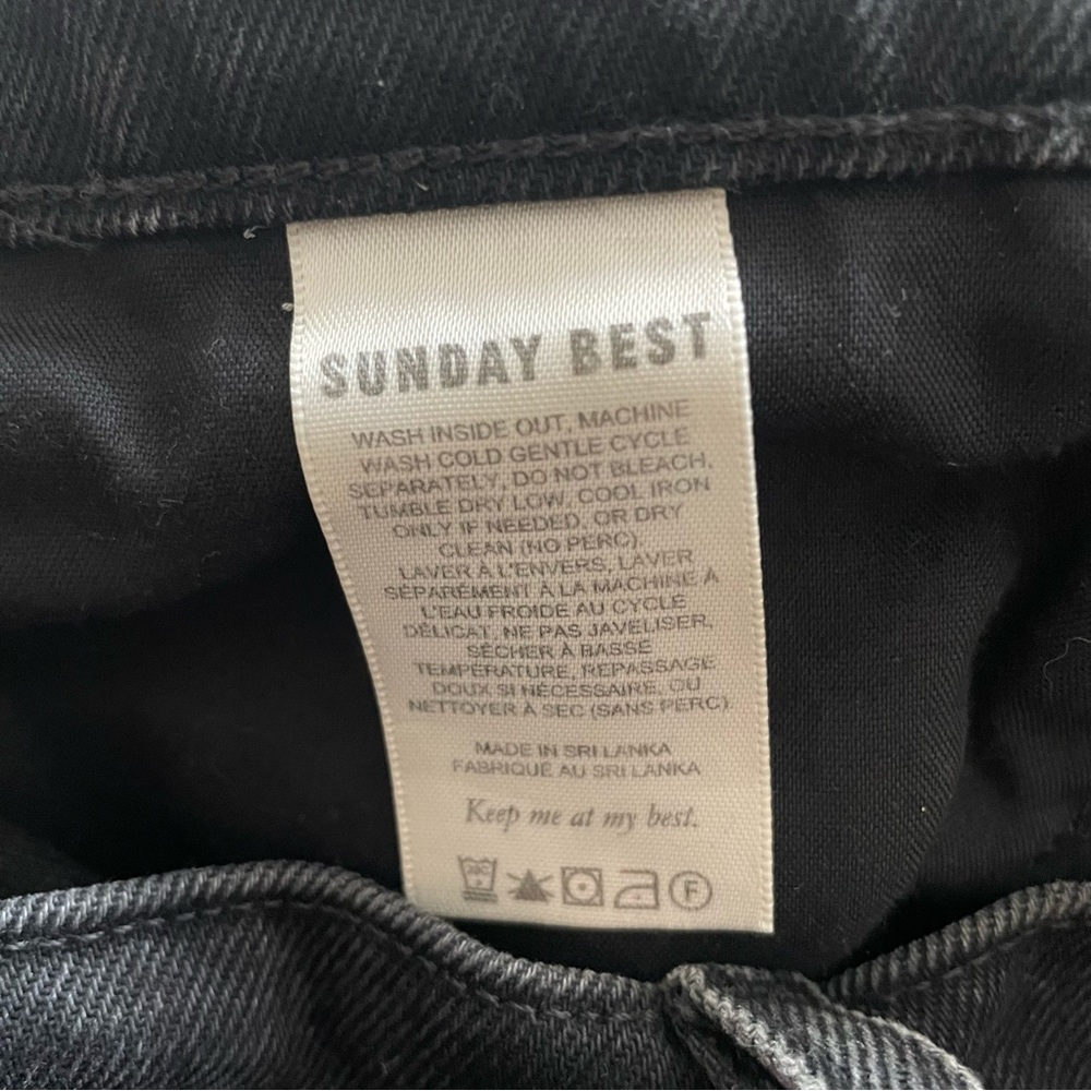 Sunday Best Low Key Mom Jeans in Washed Black. Size 31 - Picture 10 of 10